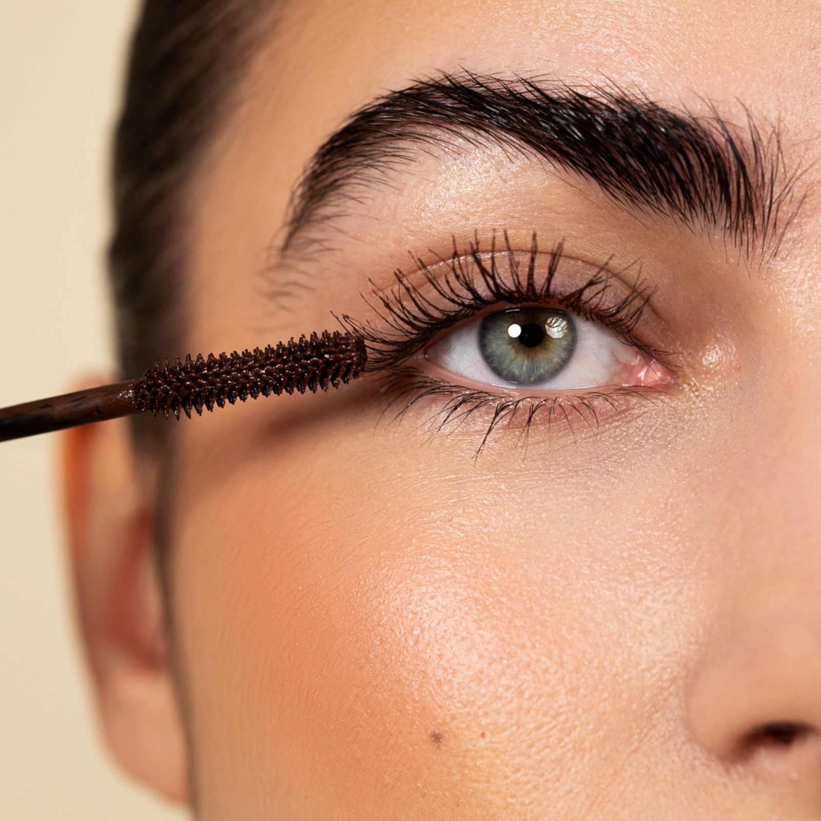 MASCARA VOLUME & CURL (WITH EYELASH SERUM)