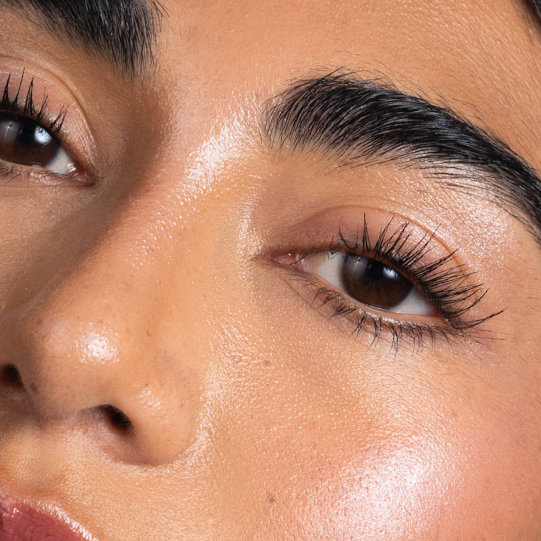 MASCARA VOLUME & CURL WITH EYELASH SERUM