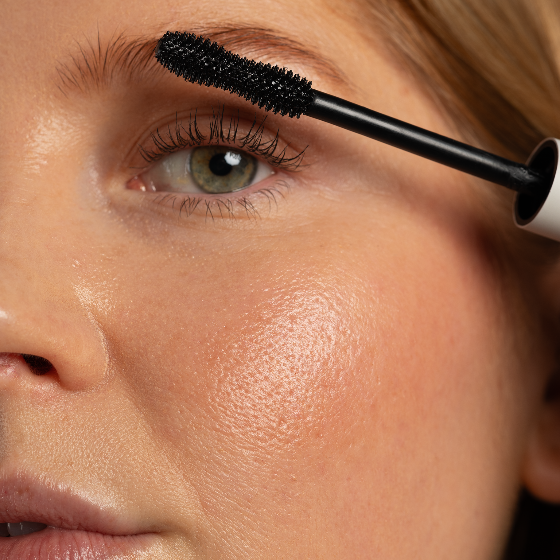 WATERPROOF MASCARA VOLUME & CURL (WITH EYELASH SERUM) - TIDLIGERE DESIGN