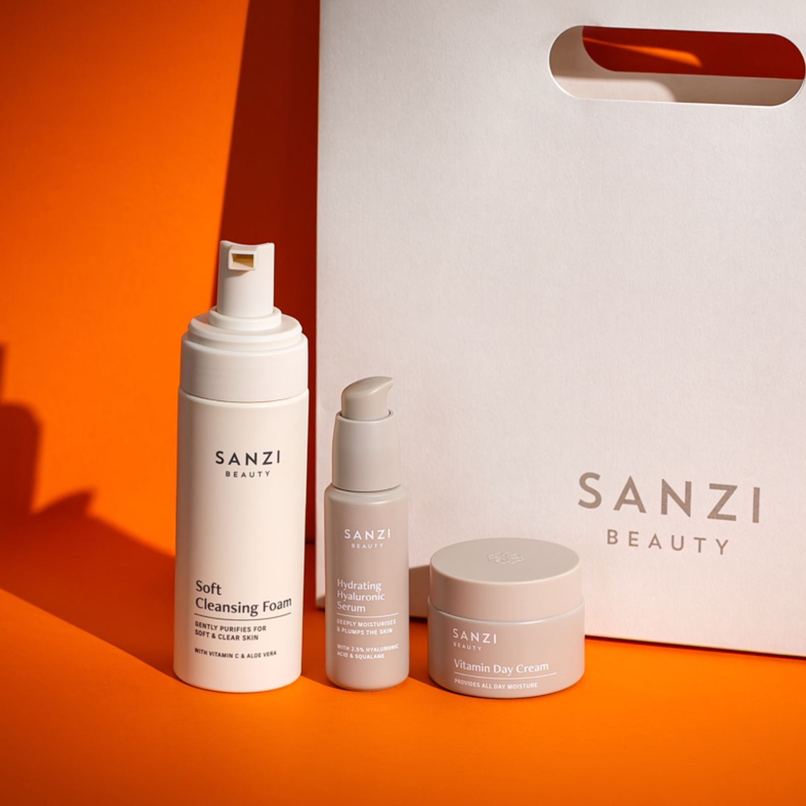 JULEPAKKE: CLEANSE + HYDRATING HYALURONIC SERUM + VITAMIN DAY CREAM