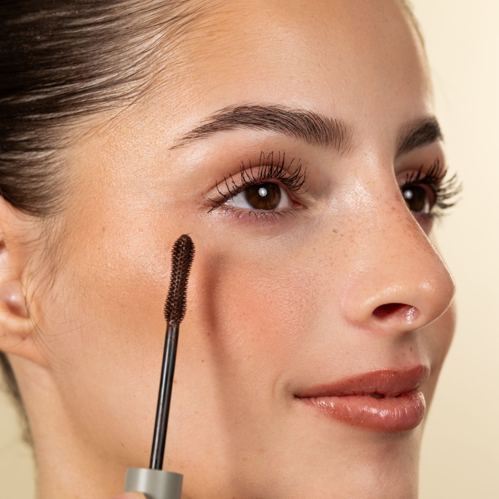 MASCARA VOLUME & CURL (WITH EYELASH SERUM)