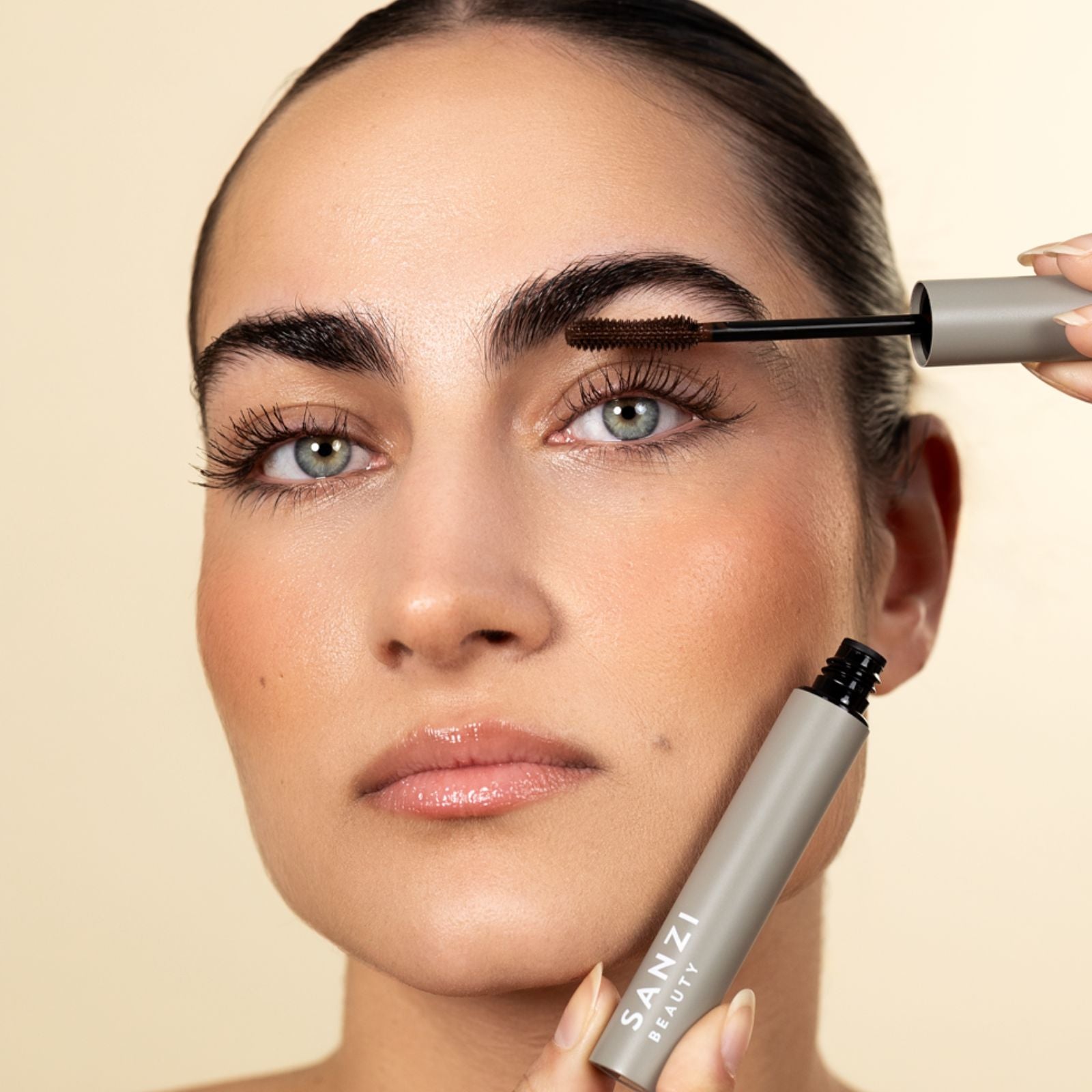 MASCARA VOLUME & CURL (WITH EYELASH SERUM)