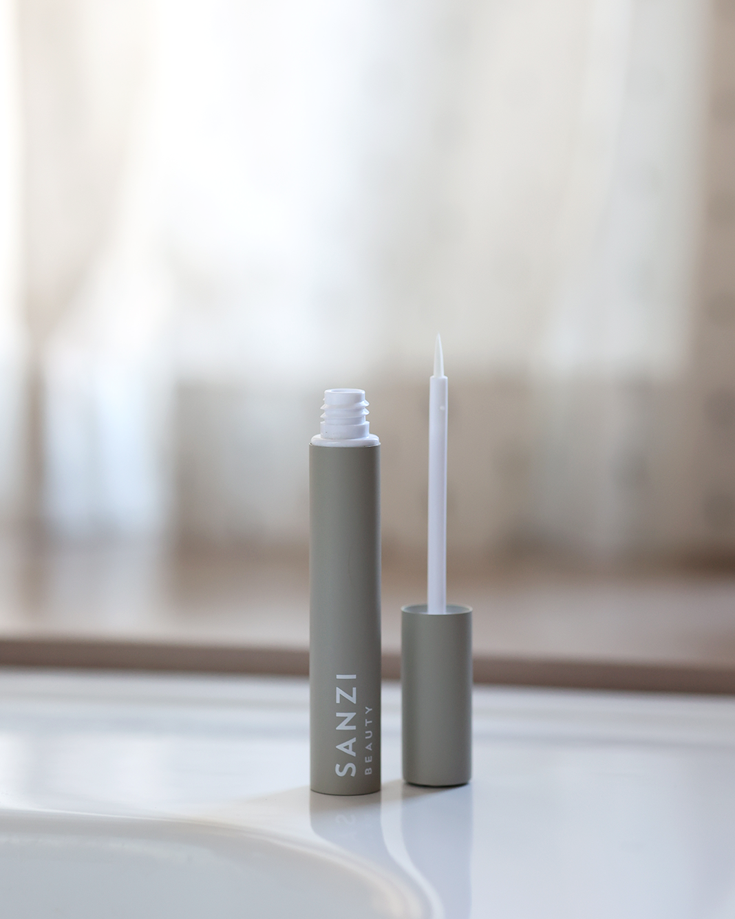 EYELASH RENEWING SERUM