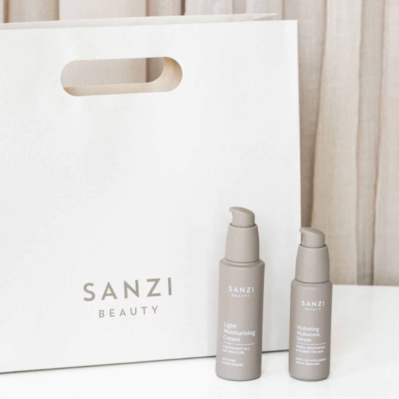 FARS DAG PAKKE: HYDRATING HYALURONIC SERUM + LIGHT MOISTURISING CREAM